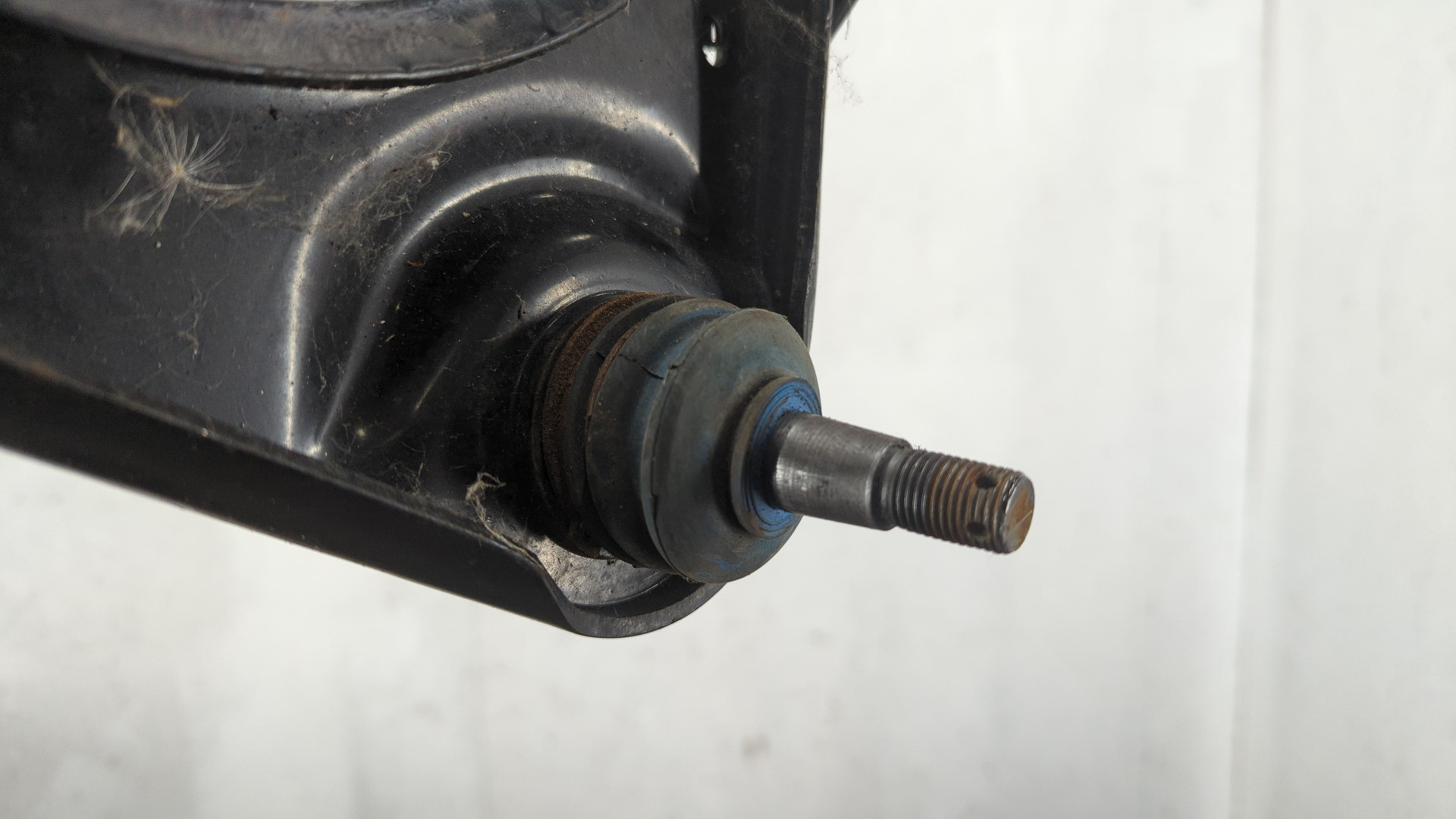 Рычаг передний правый