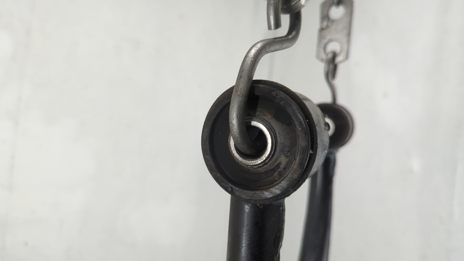 Рычаг передний левый