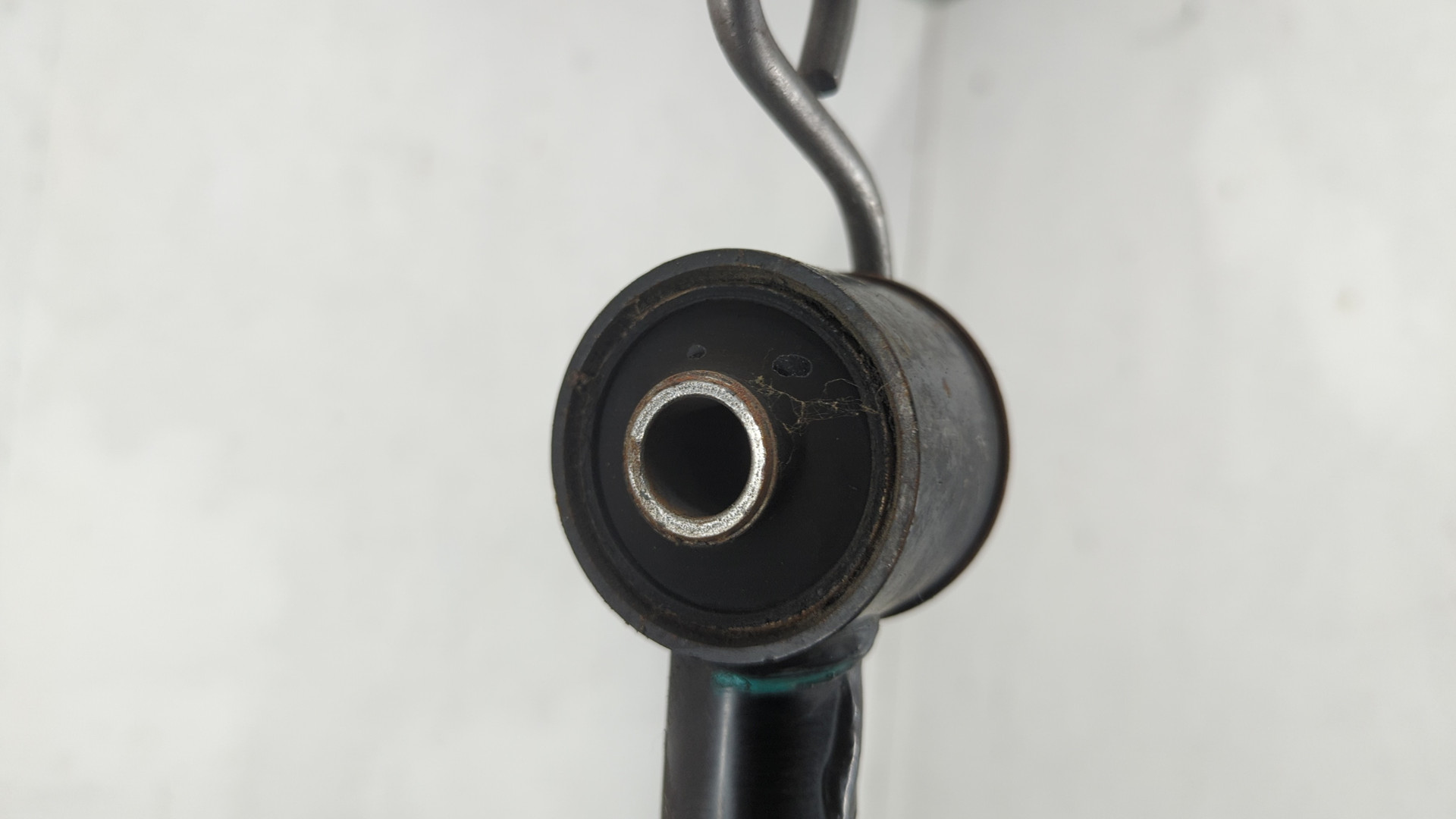 Рычаг передний левый