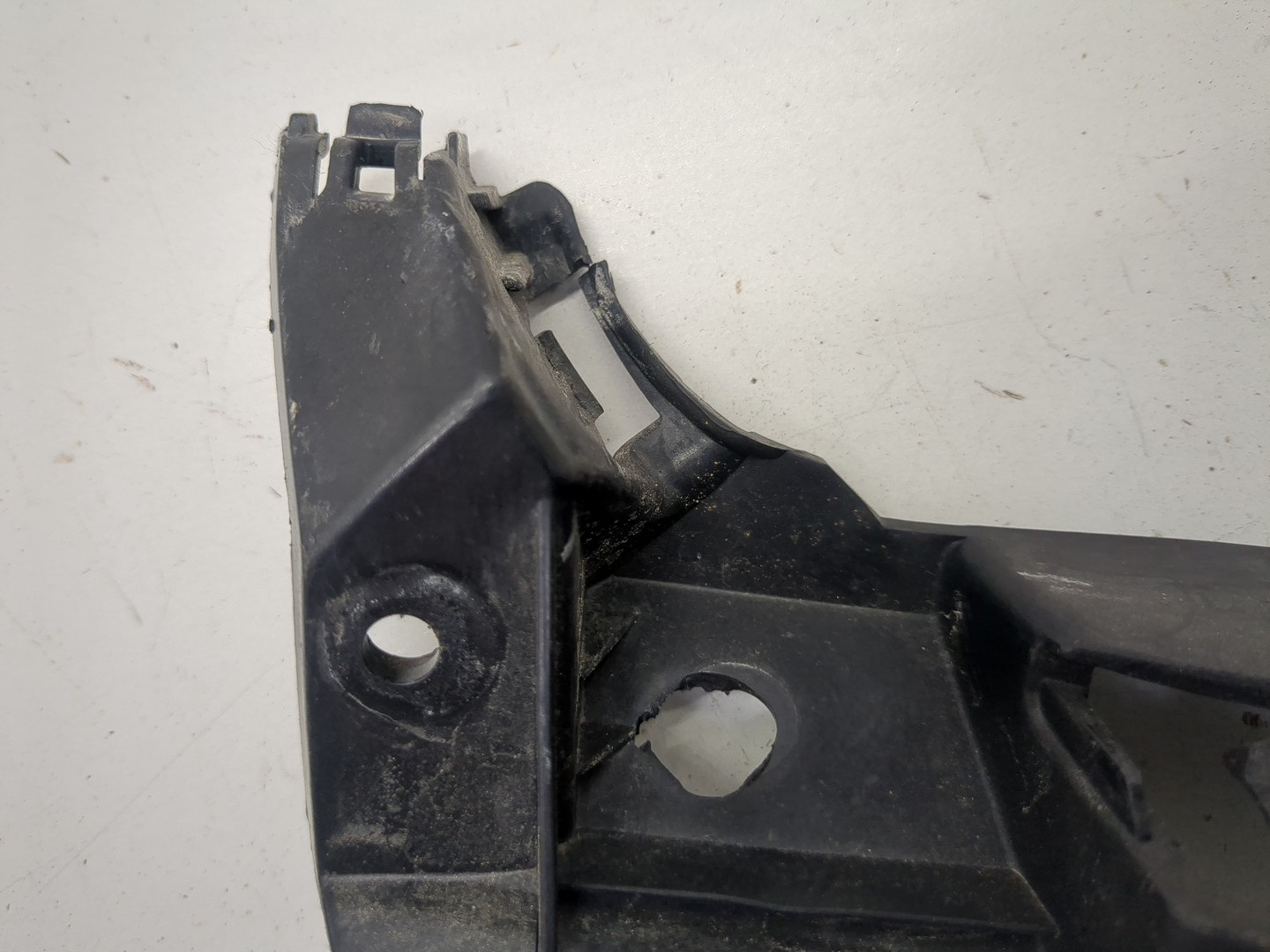 Кронштейн заднего бампера левый