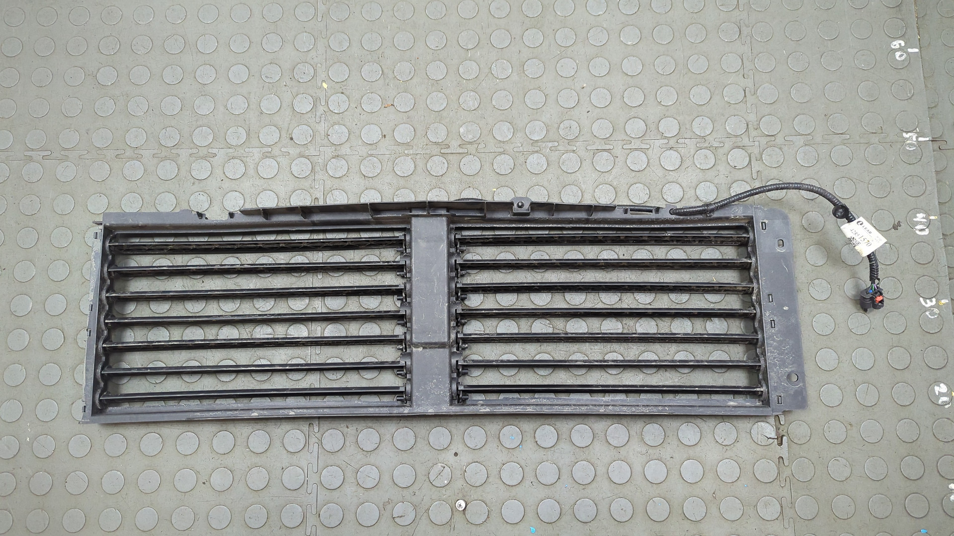 Жалюзи (воздуховод) бампера переднего