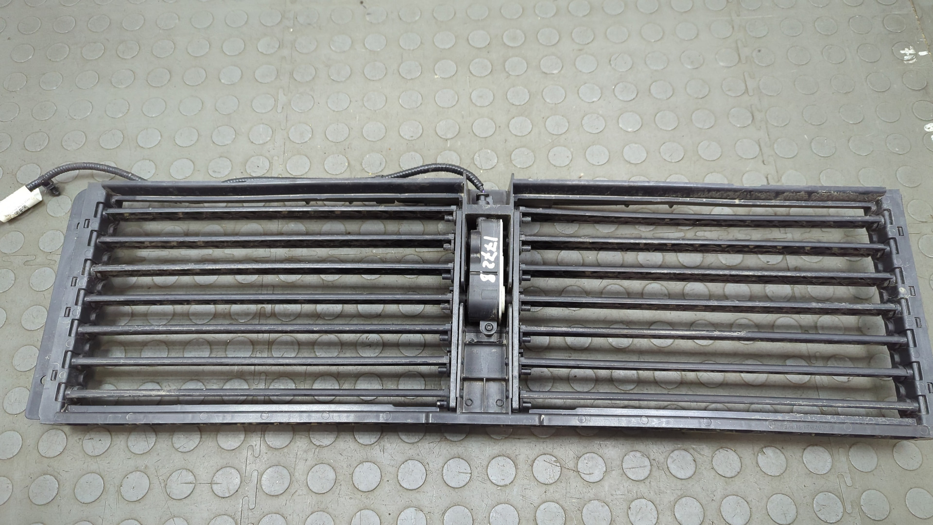 Жалюзи (воздуховод) бампера переднего