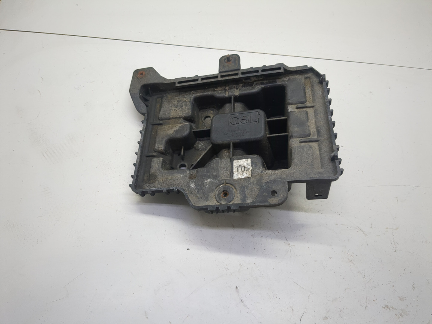 Площадка под аккумулятор (АКБ)