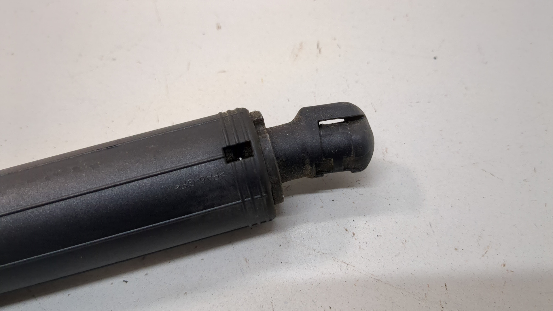 Амортизатор крышки багажника