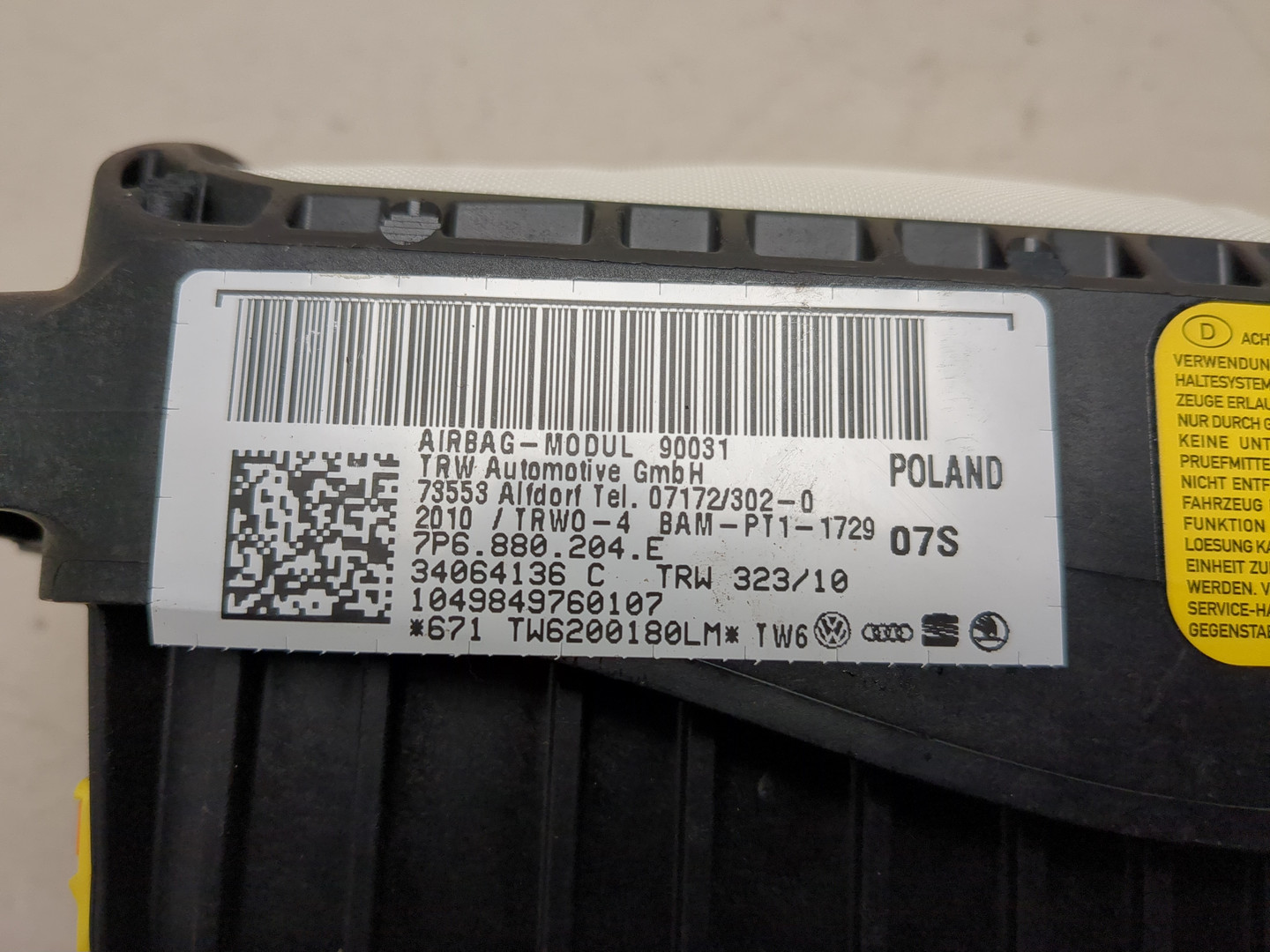 Подушка безопасности пассажирская (в торпедо)