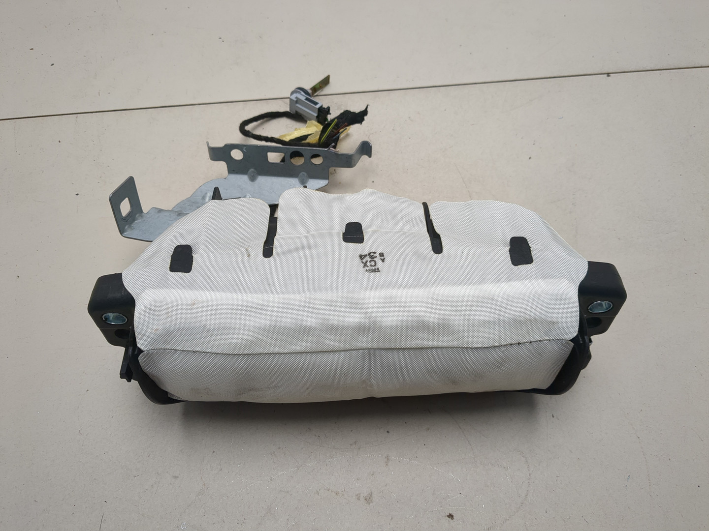 Подушка безопасности пассажирская (в торпедо)