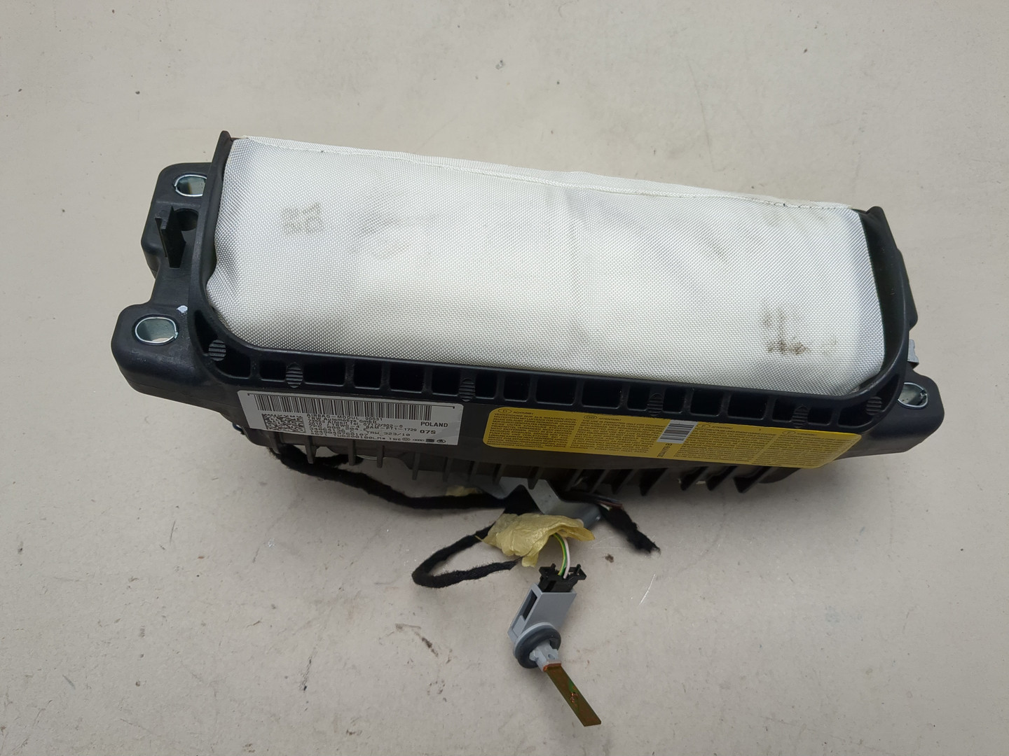 Подушка безопасности пассажирская (в торпедо)