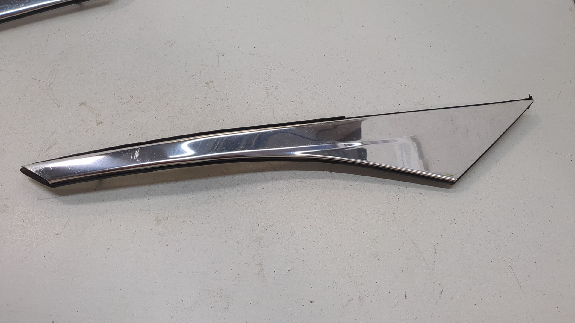 Накладка заднего крыла левого