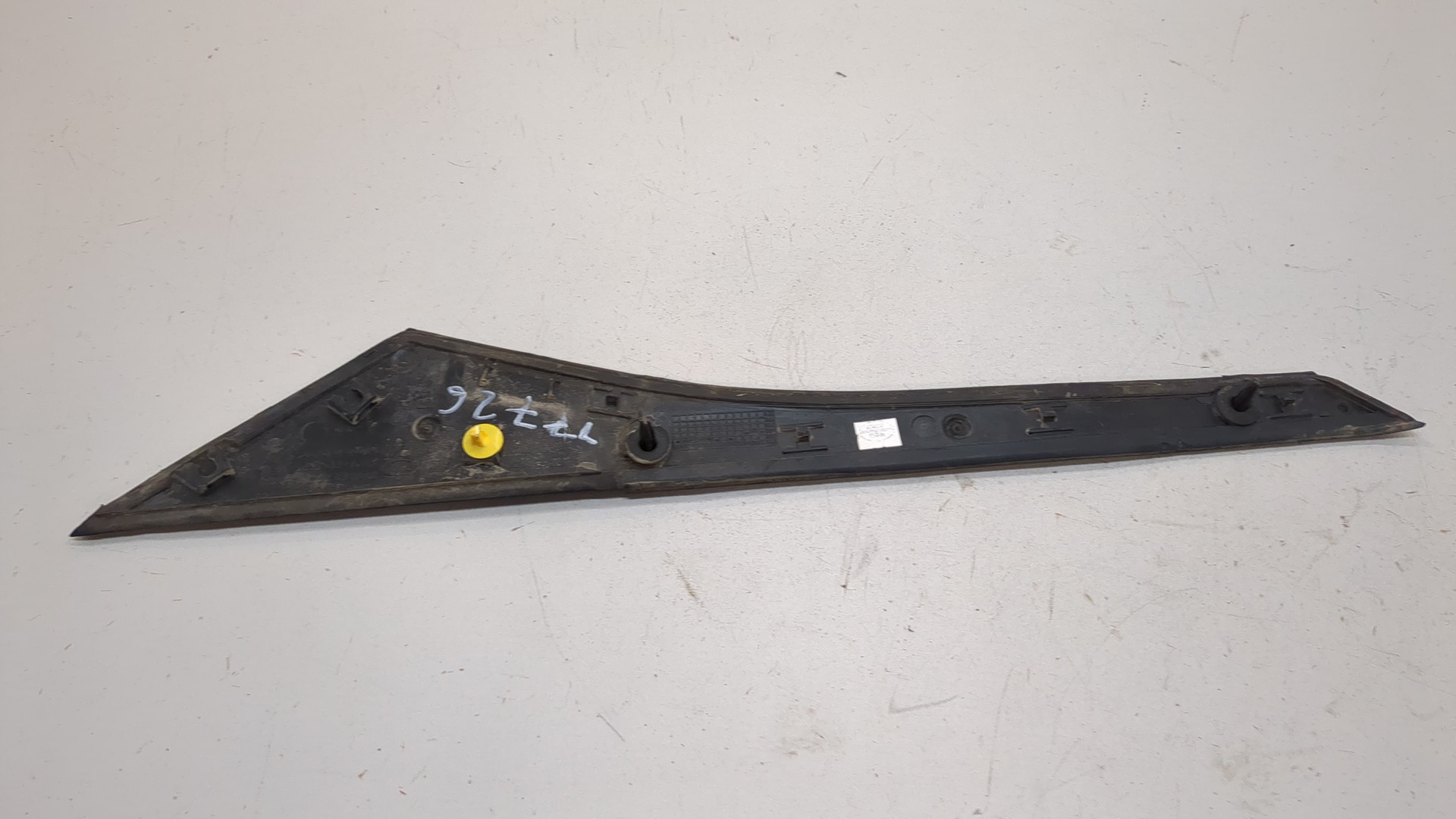 Молдинг заднего крыла правого