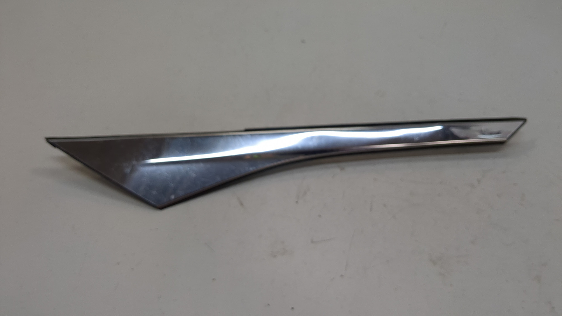 Молдинг заднего крыла правого