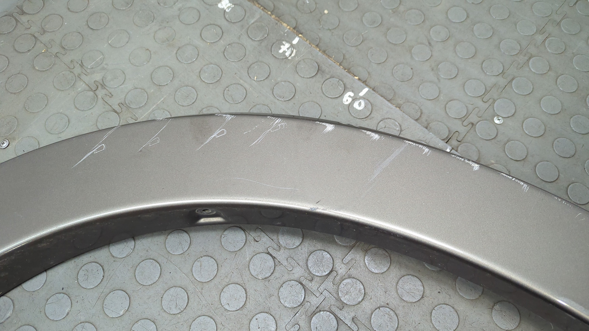 Накладка переднего крыла правого