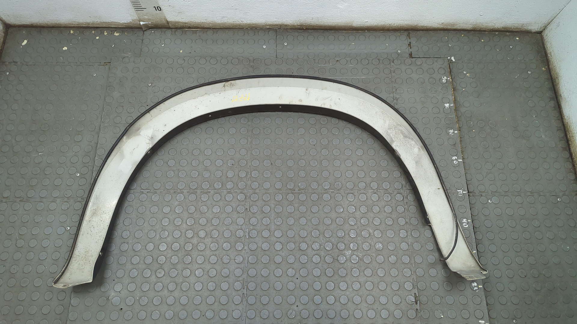 Накладка переднего крыла правого