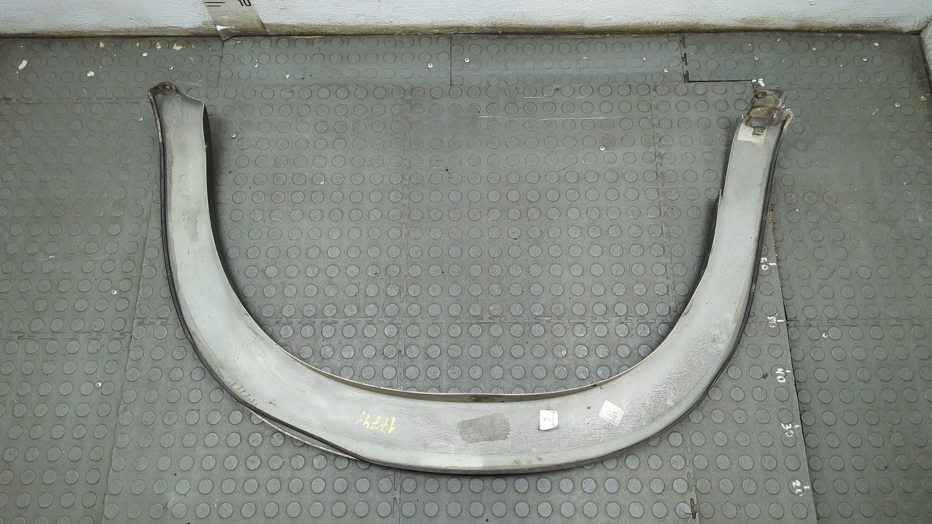 Накладка переднего крыла левого