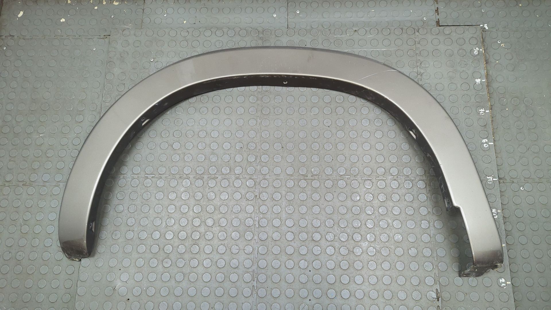 Накладка переднего крыла левого