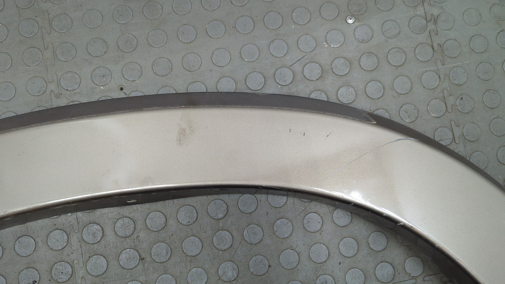 Накладка переднего крыла левого