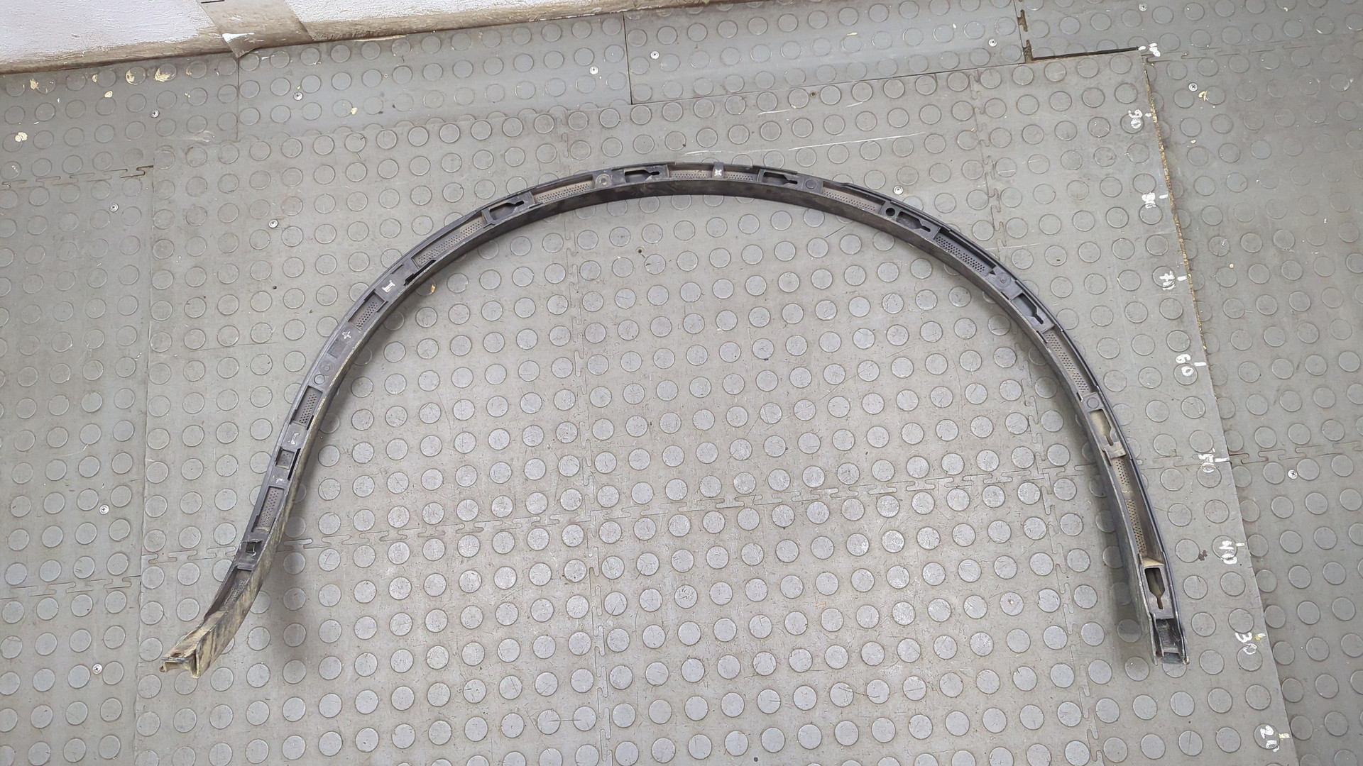 Накладка заднего крыла левого