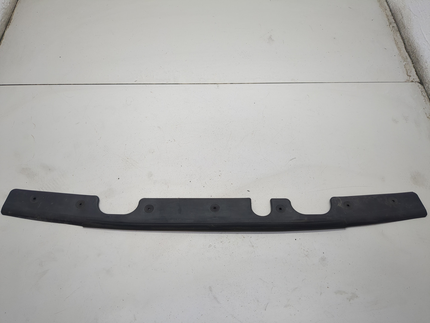 Кожух замка капота