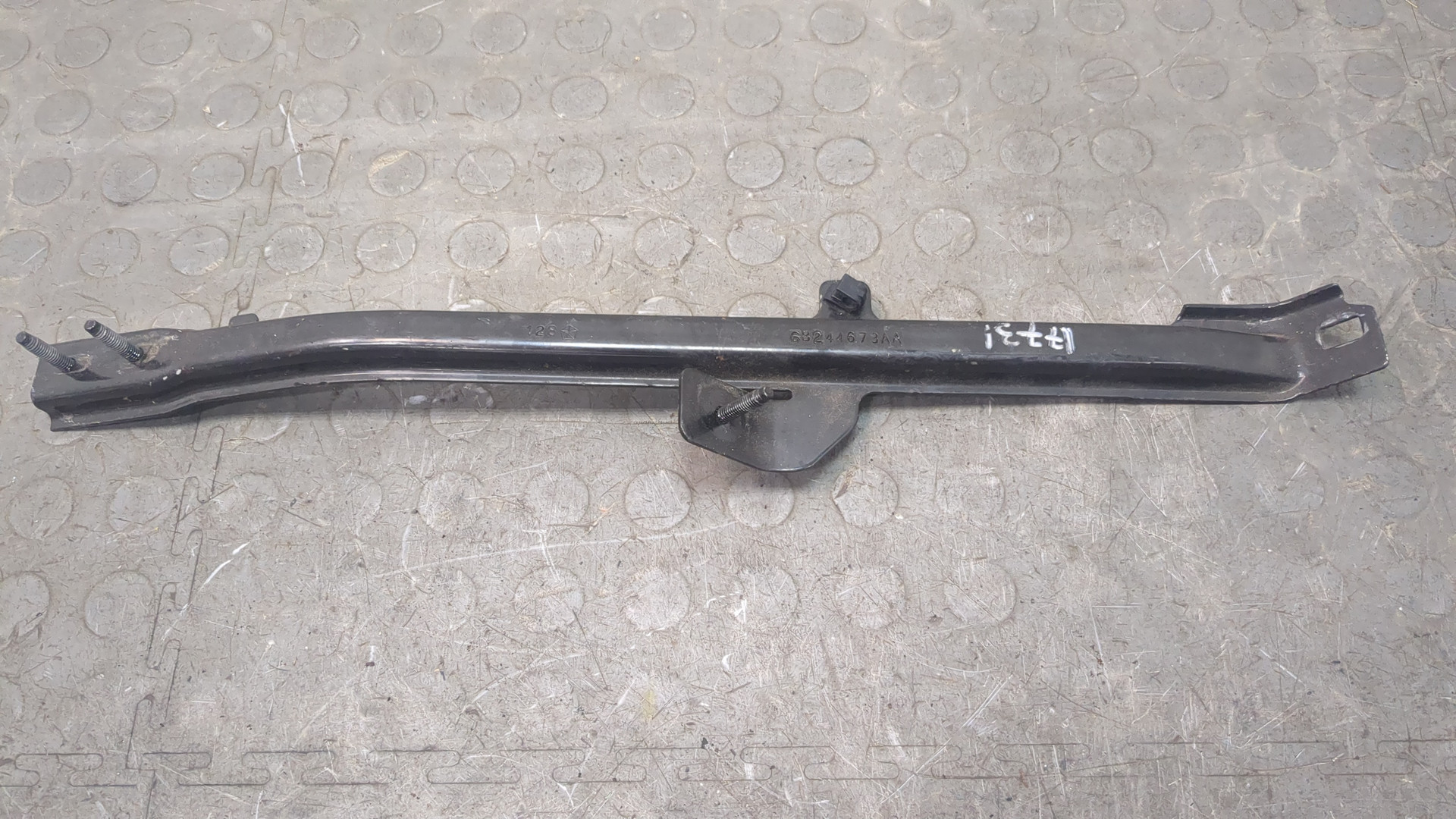 Кронштейн крепления крыла