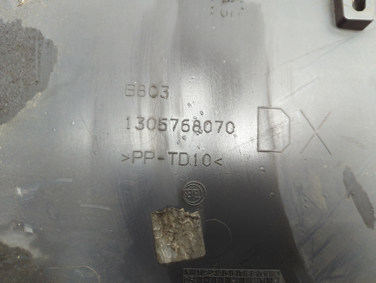 Молдинг заднего крыла правого