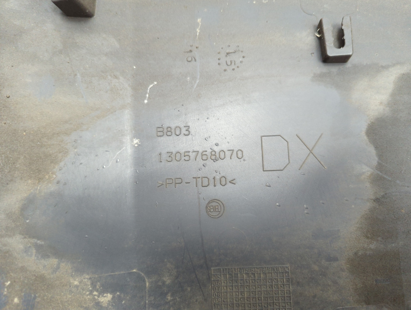 Молдинг заднего крыла правого