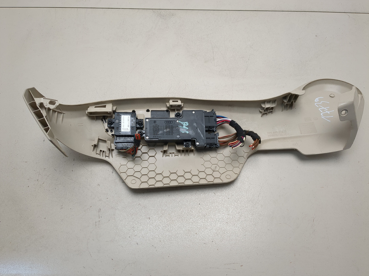 Кнопка регулировки сидения