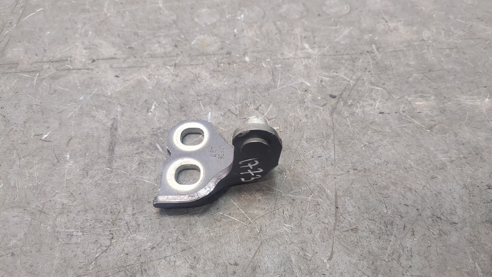 Петля двери