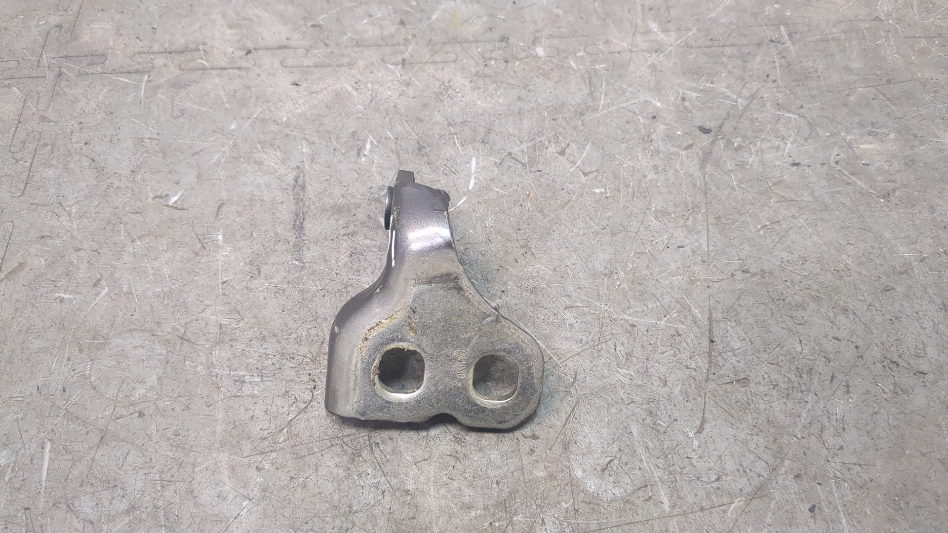 Петля двери