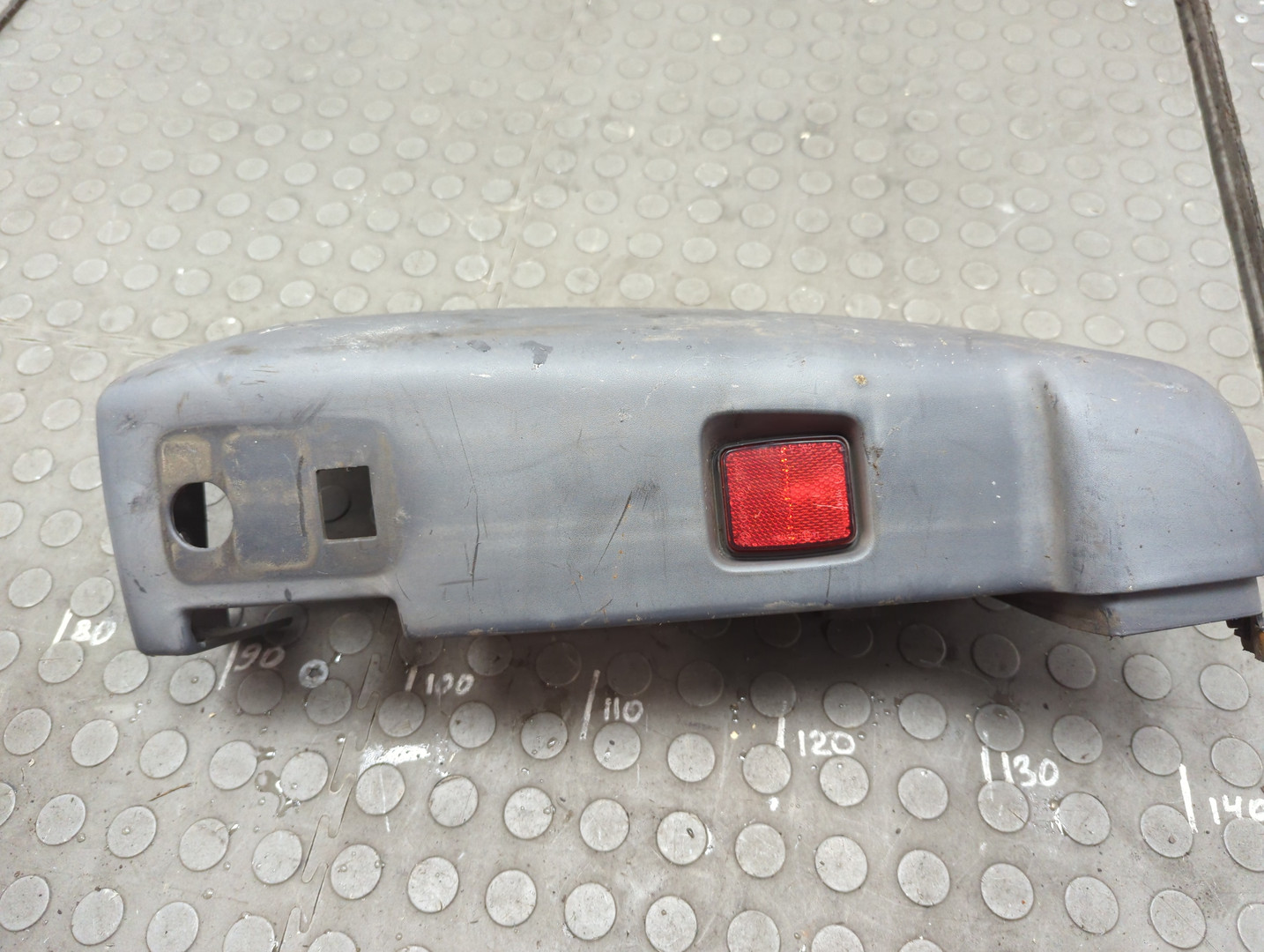 Накладка заднего бампера правая