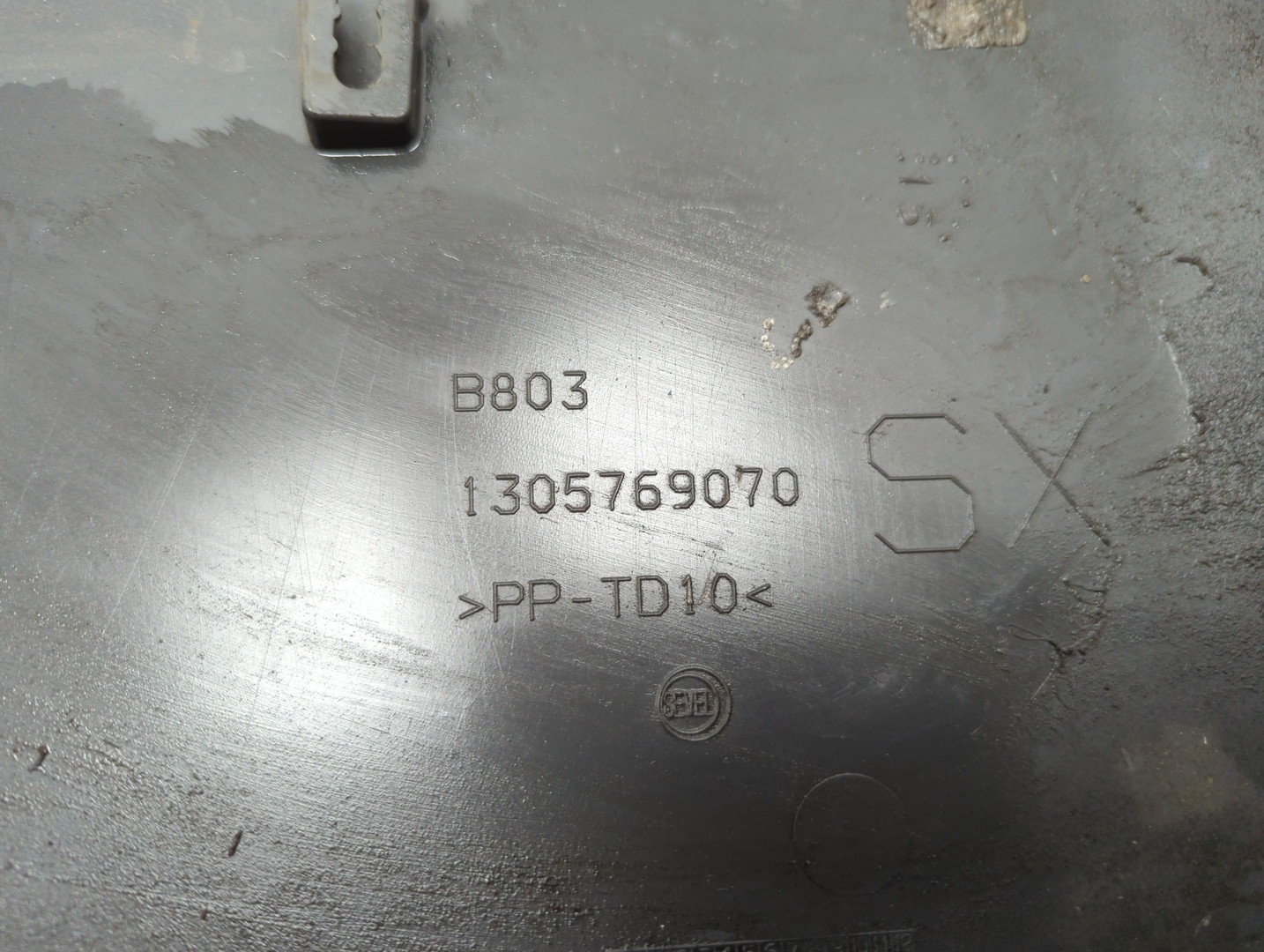 Накладка заднего крыла левого