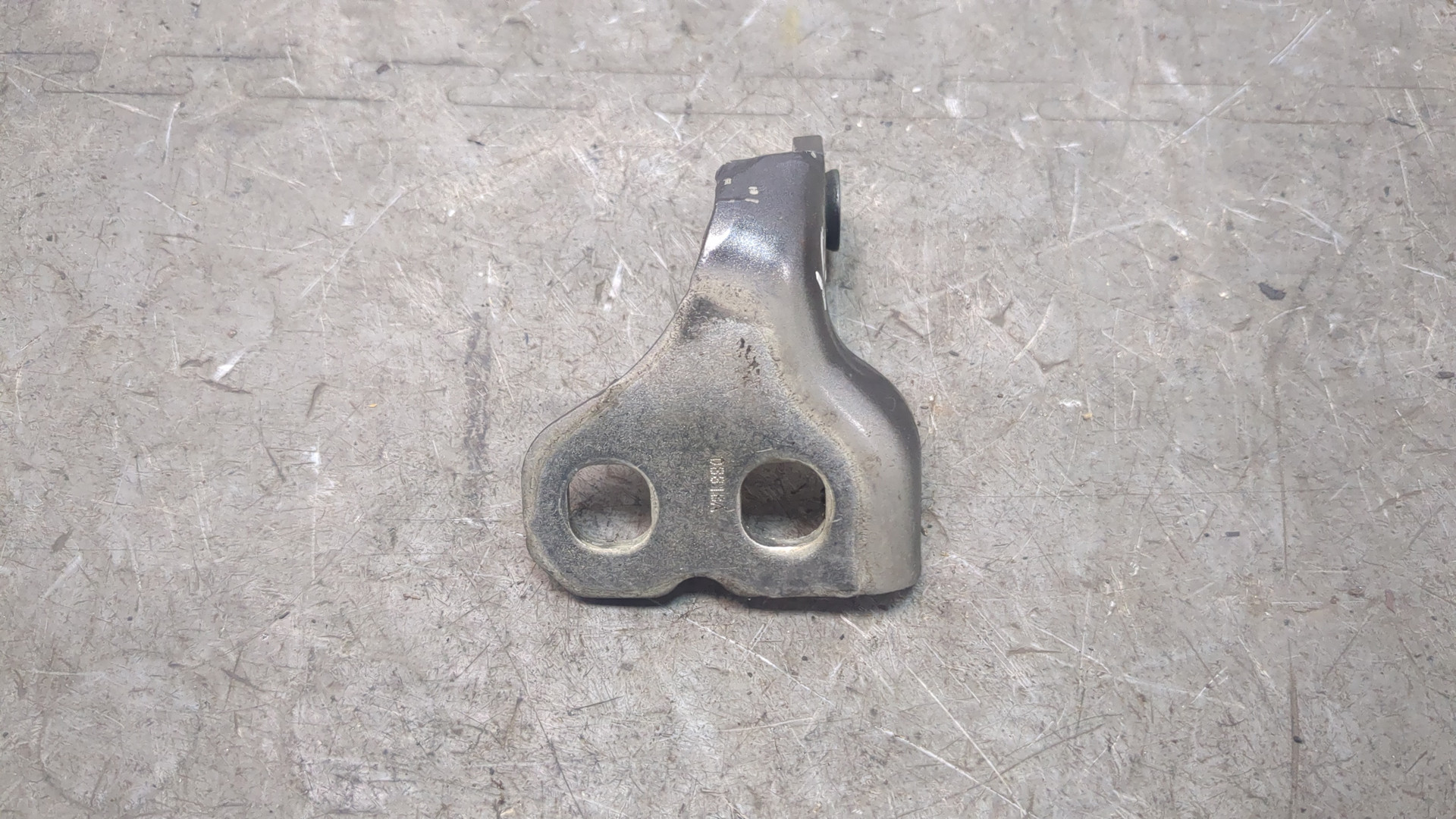 Петля двери