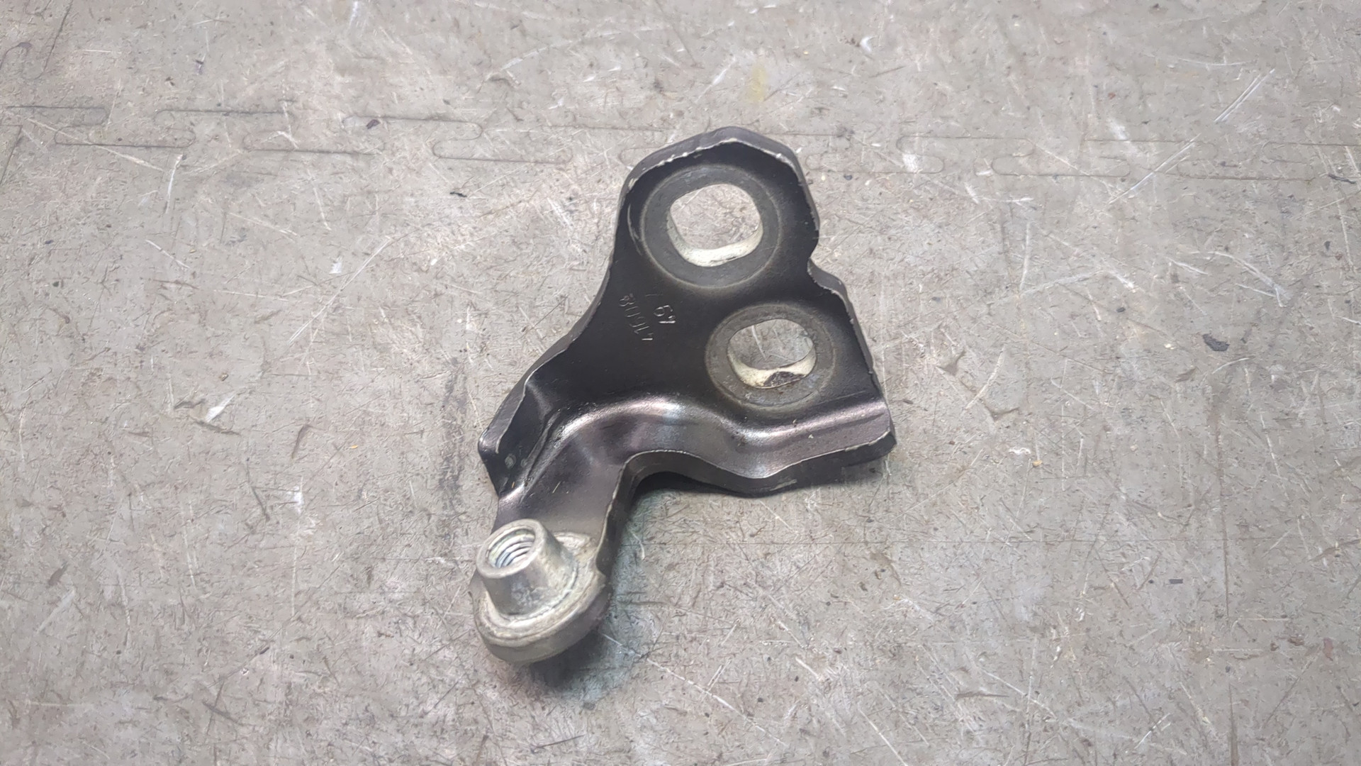 Петля двери