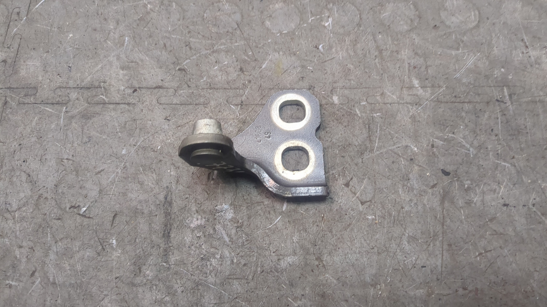 Петля двери