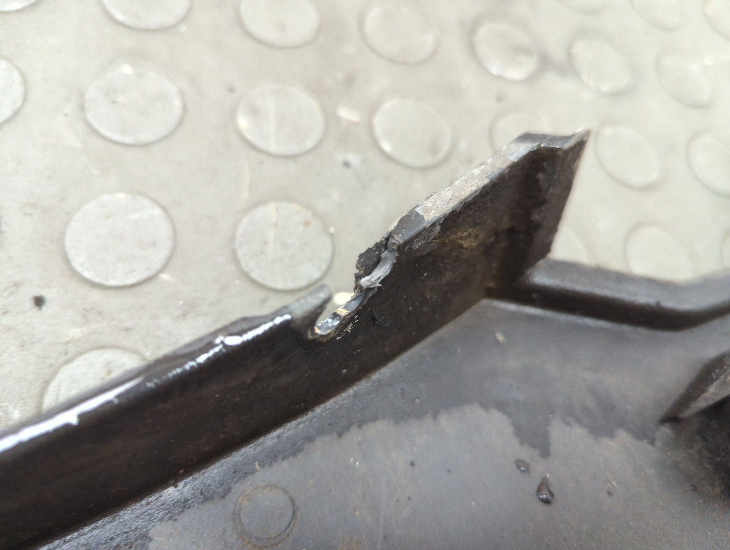 Накладка заднего крыла левого