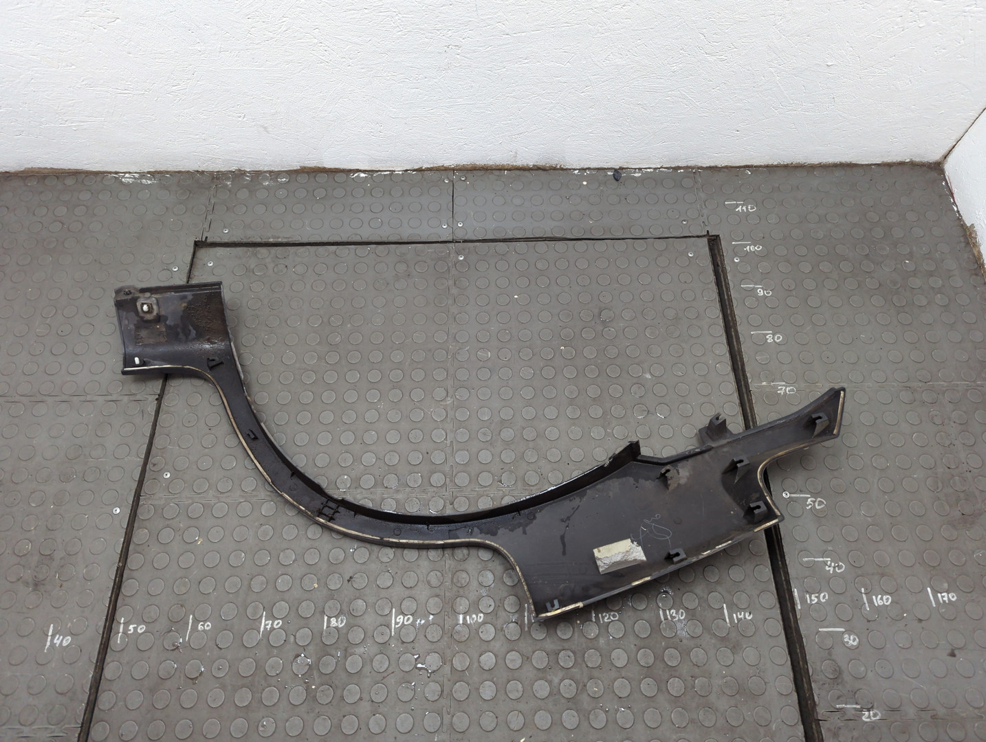 Накладка заднего крыла левого