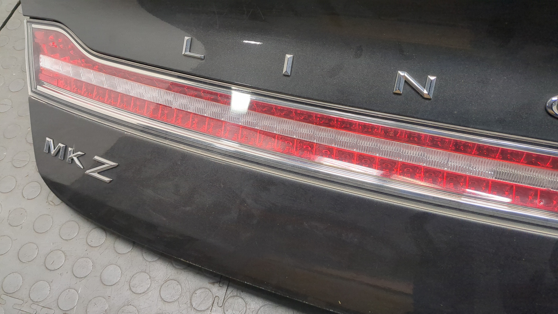 Дверь багажника