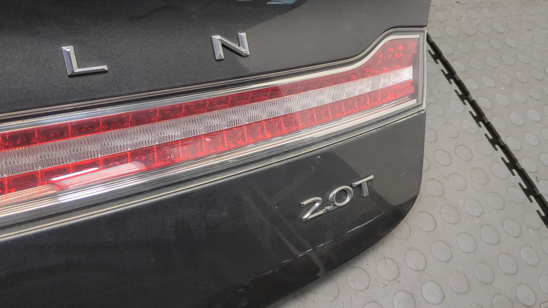 Дверь багажника