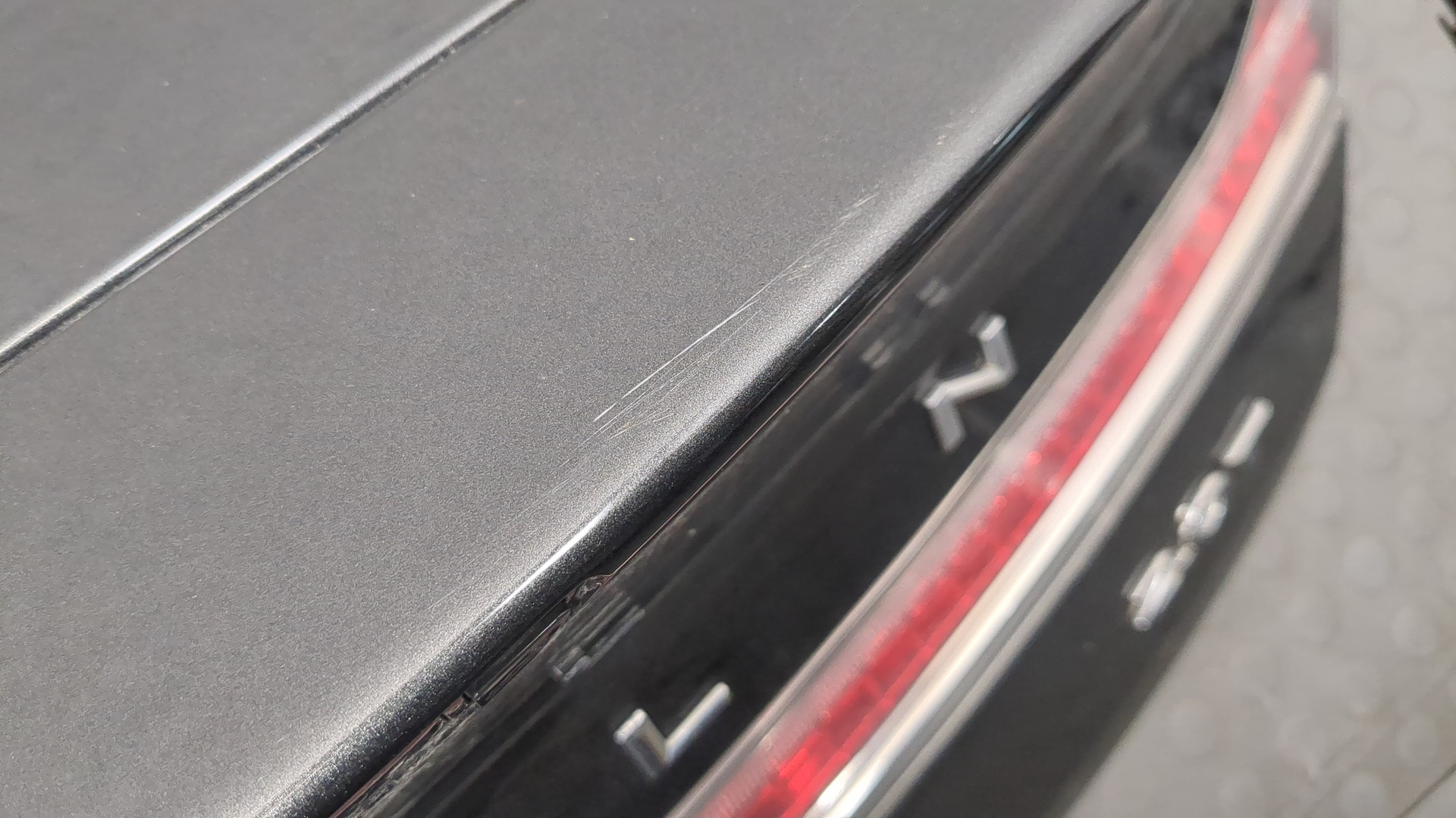 Дверь багажника