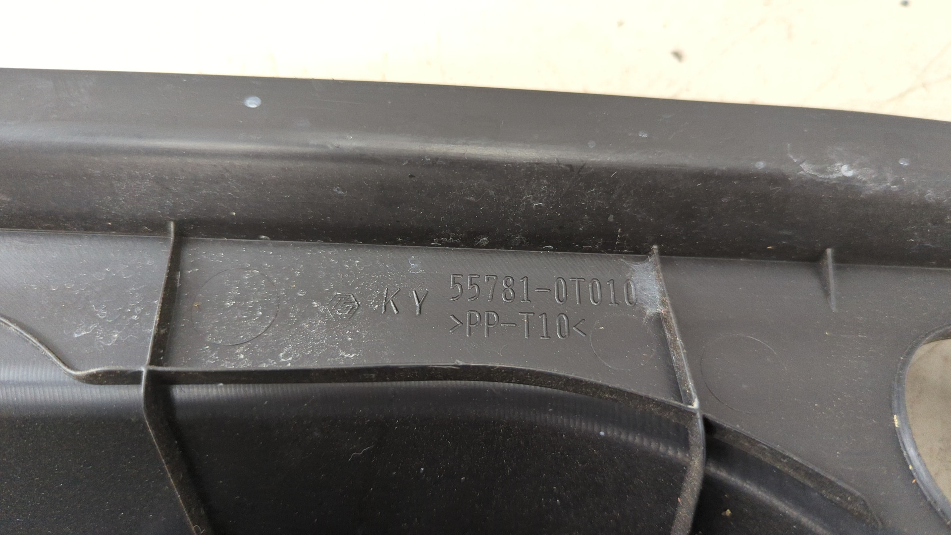 Решетка стеклоочистителей (Жабо)