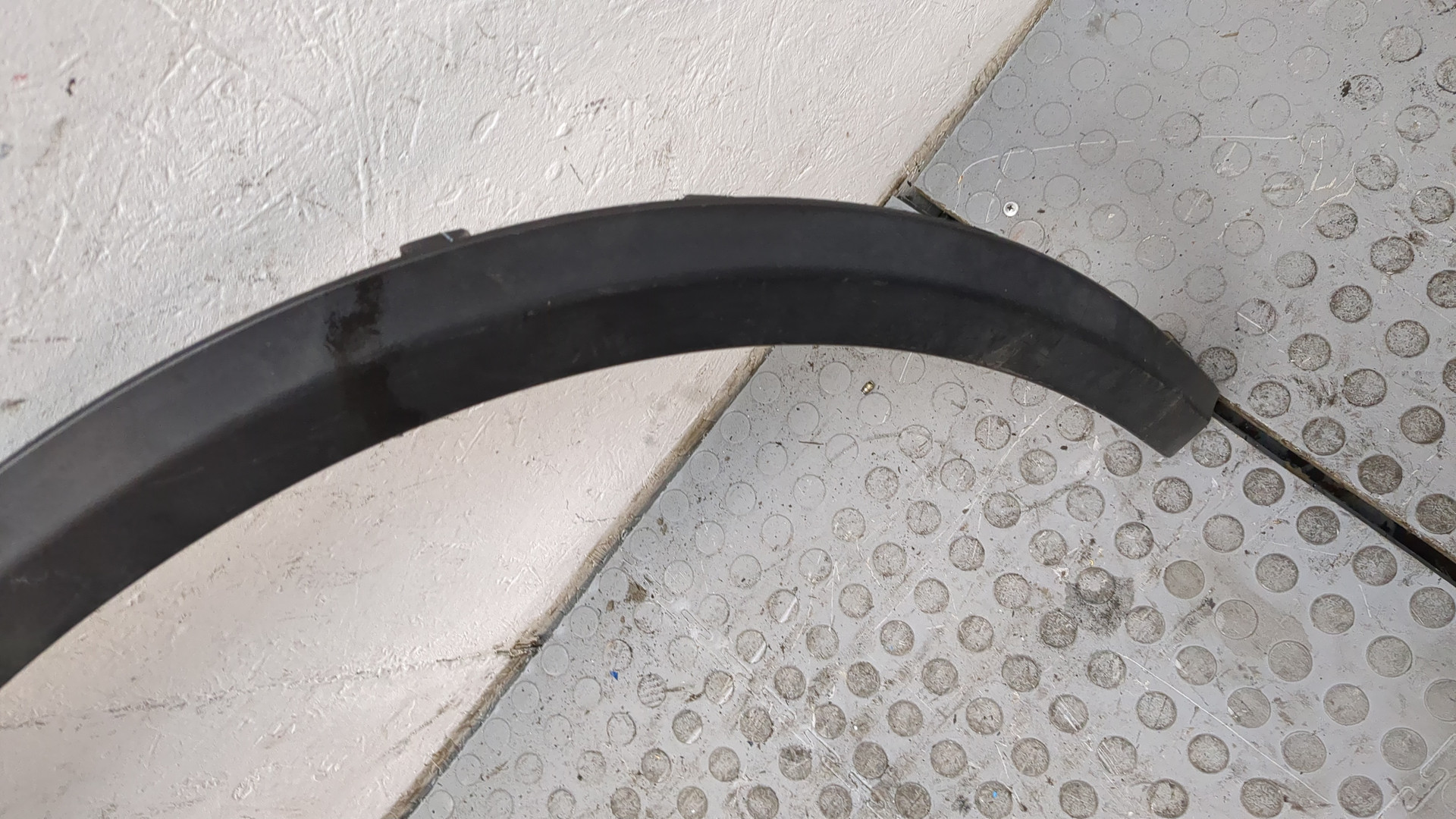 Накладка переднего крыла правого