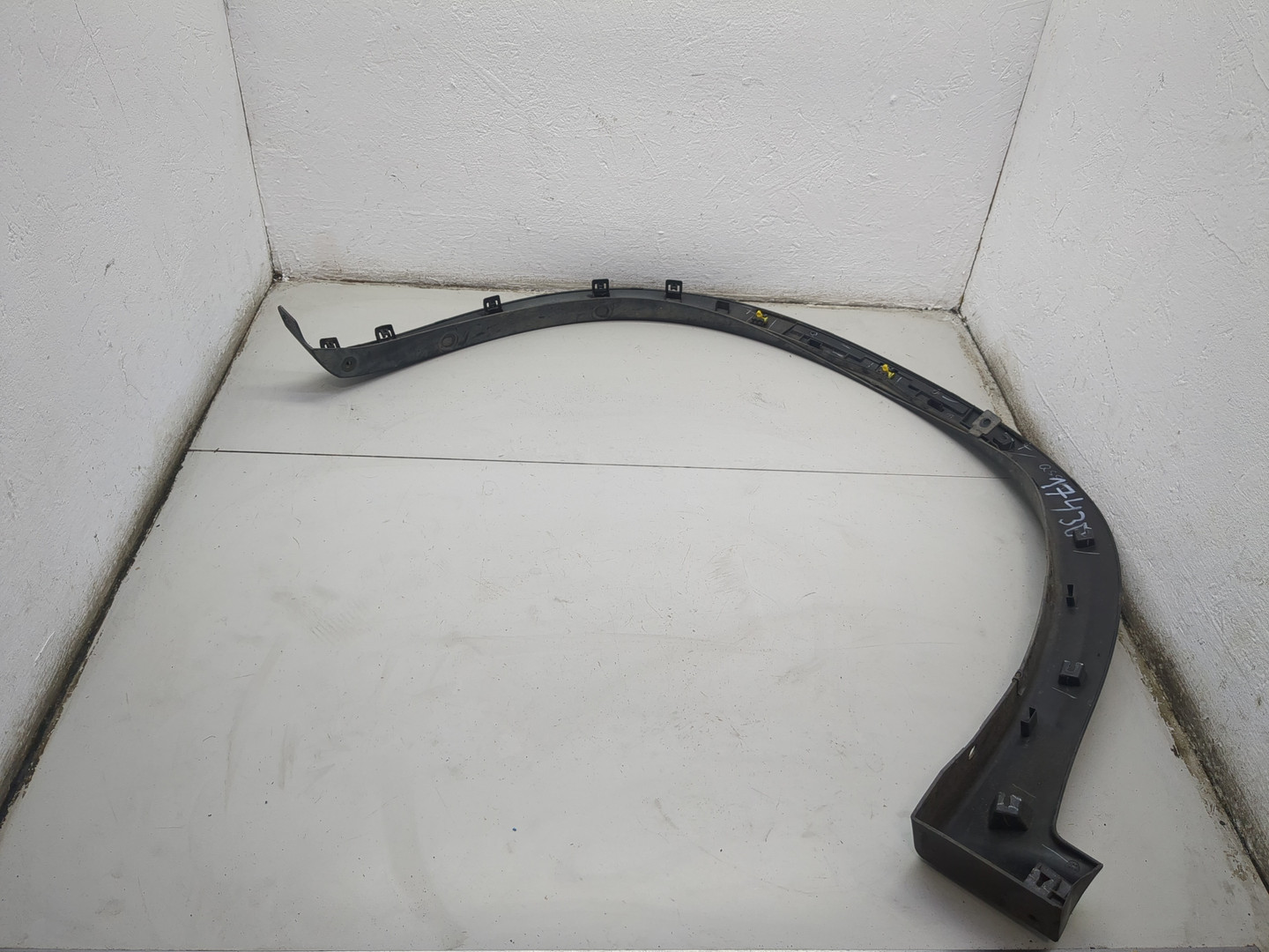 Накладка переднего крыла правого