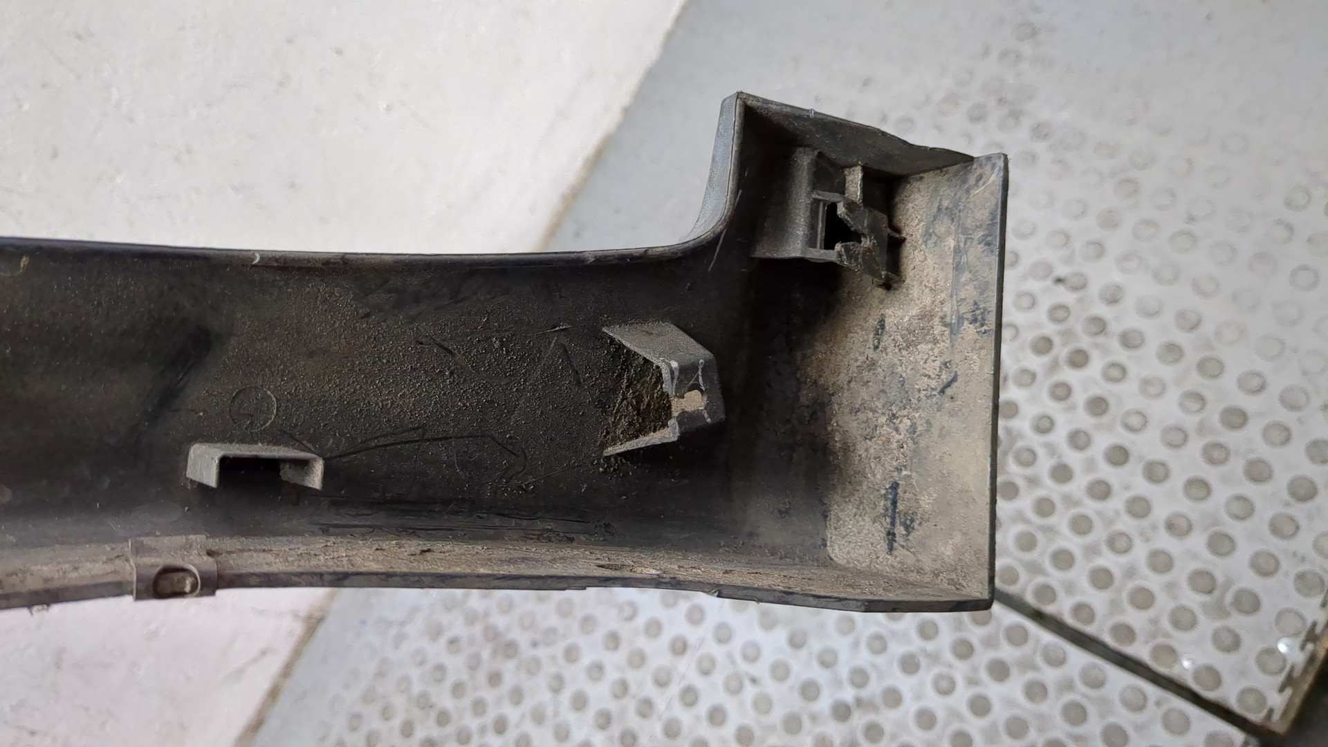 Накладка переднего крыла правого