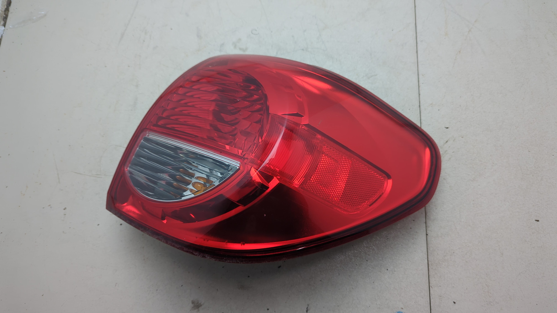 Фонарь задний правый