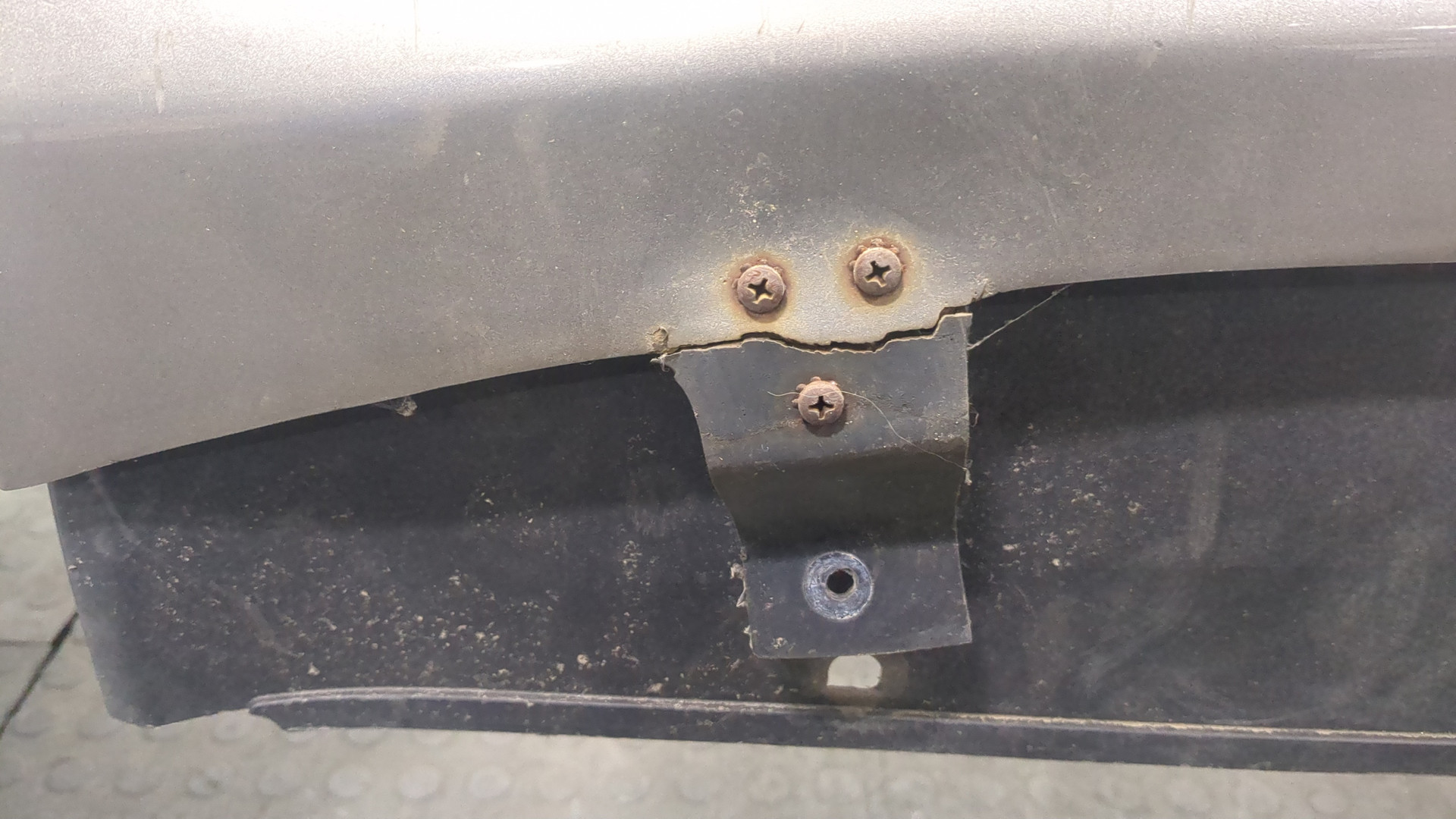 Бампер задний