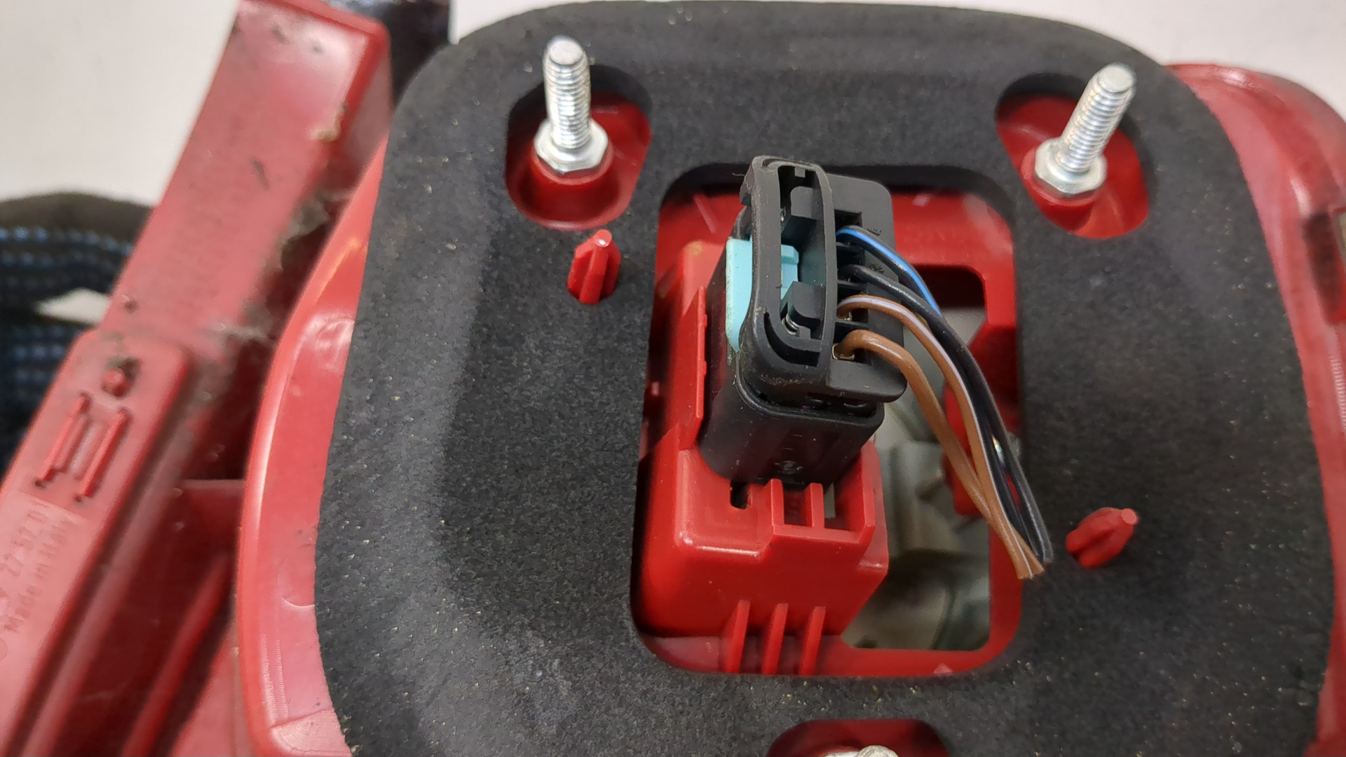 Фонарь задний левый