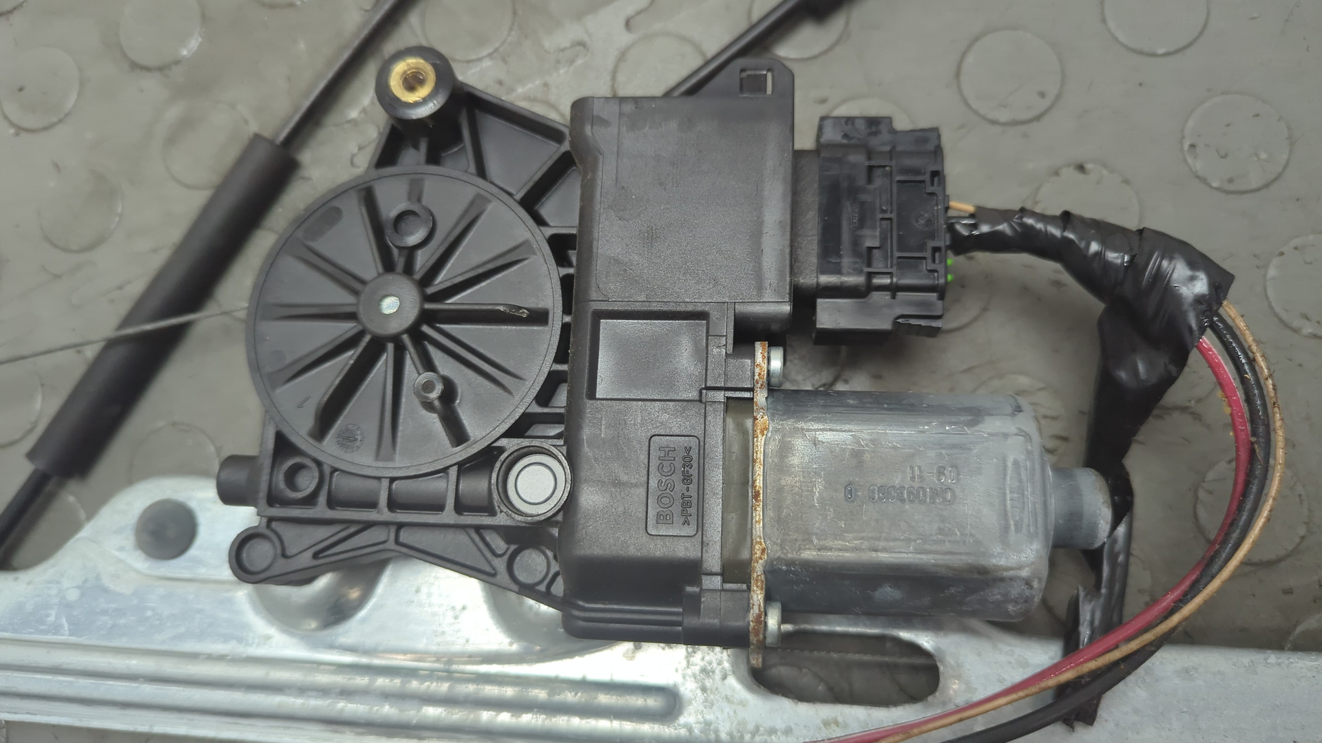 Стеклоподъемник электр. передний правый