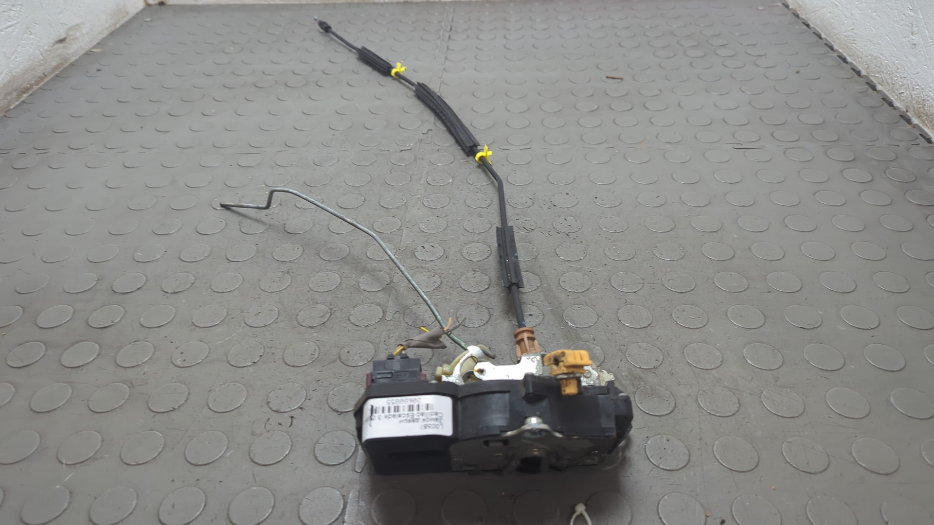 Замок двери передней правой