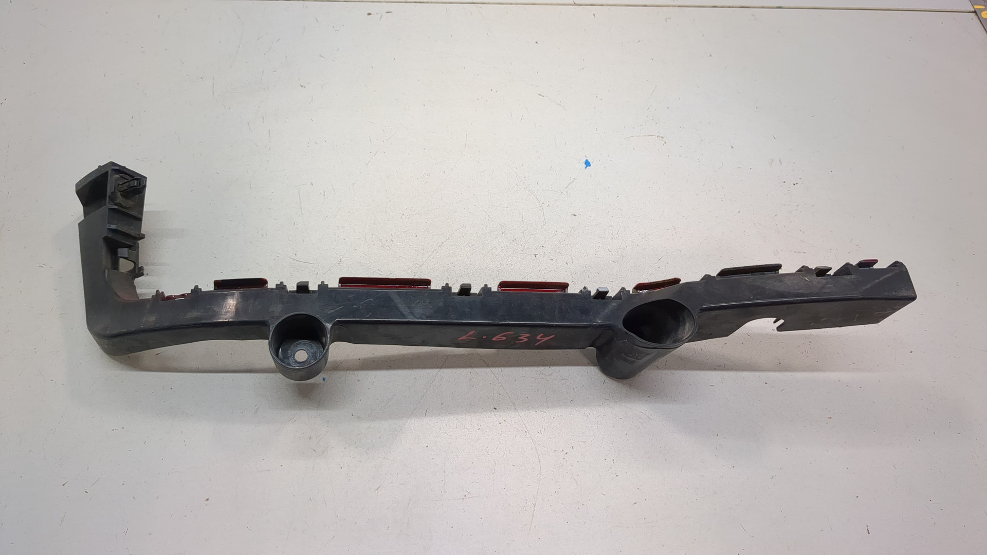 Кронштейн заднего бампера правый