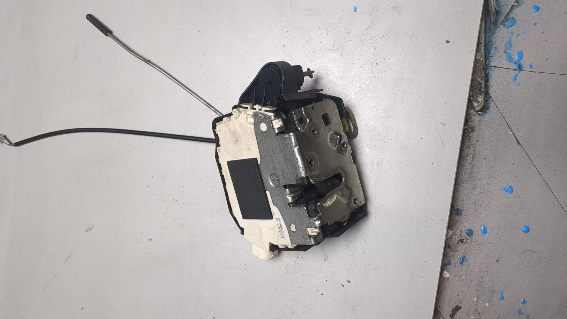 Замок двери передней правой