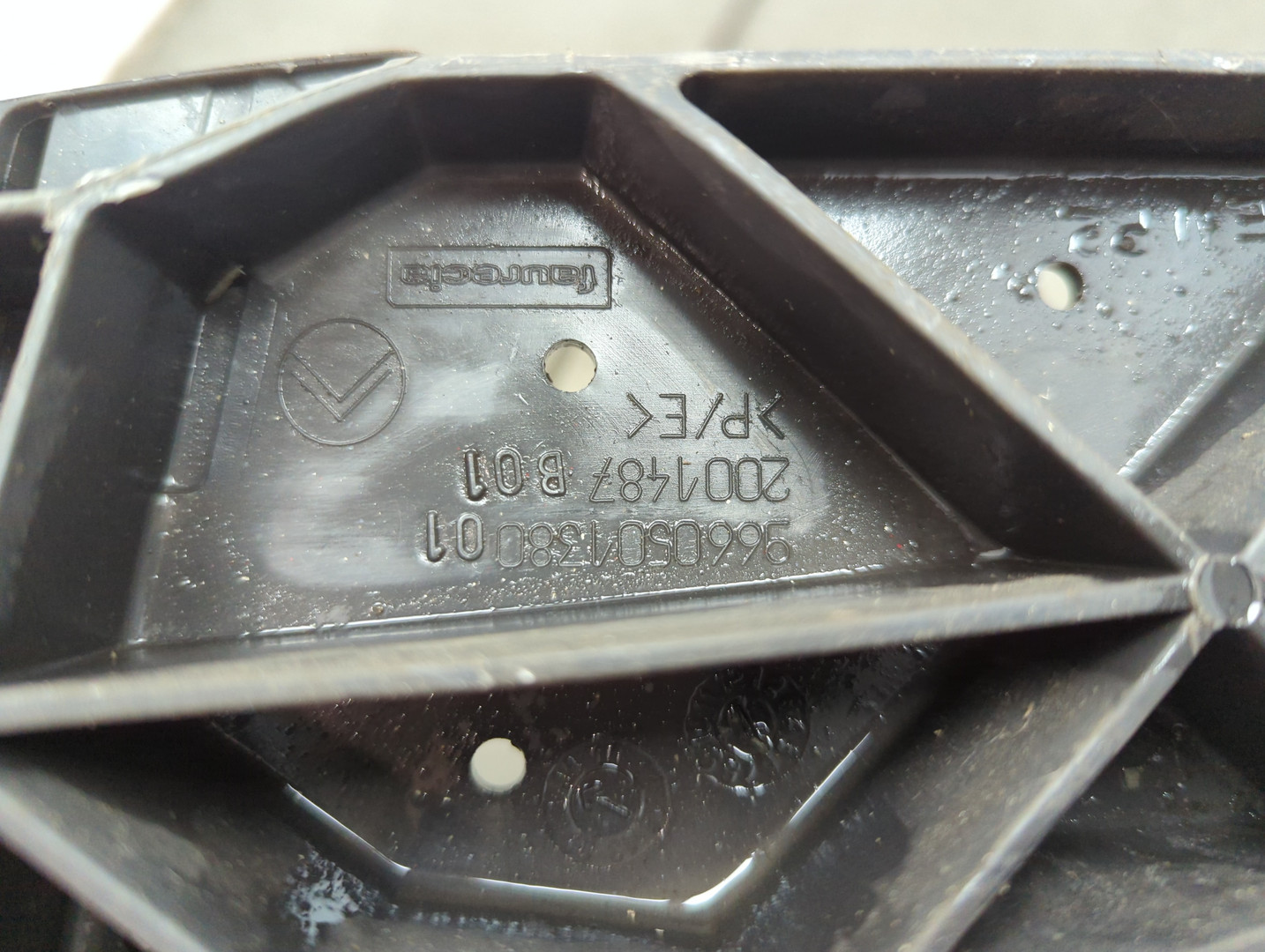 Усилитель переднего бампера