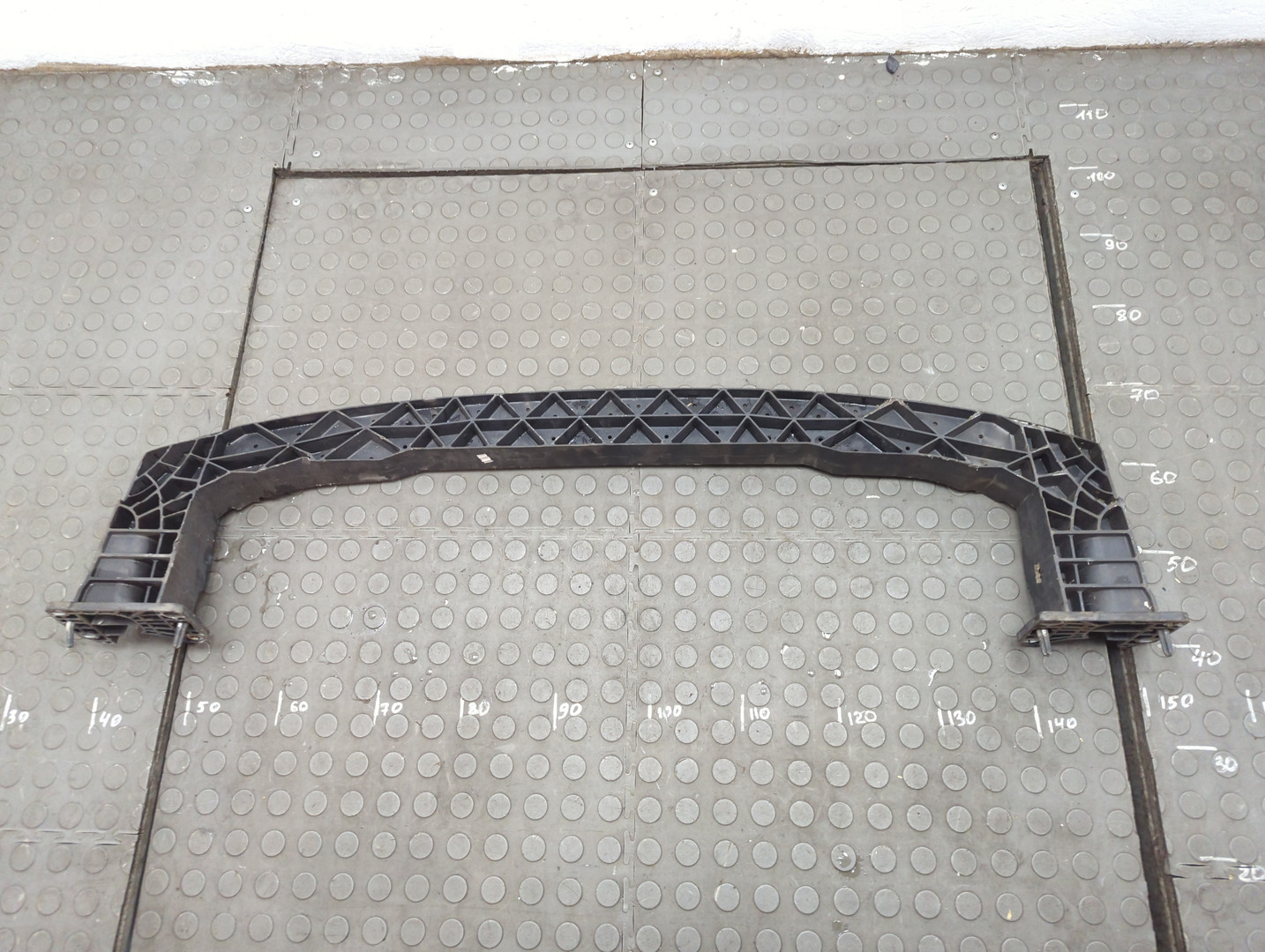 Усилитель переднего бампера